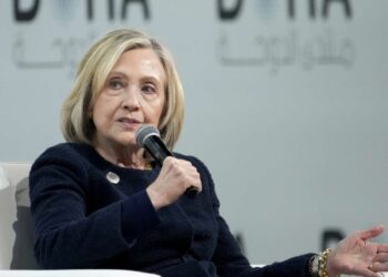Expertos en genocidio critican a Hillary Clinton por “negación del genocidio” en comentario sobre Gaza