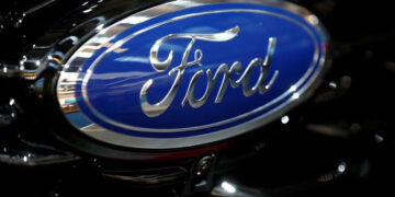 Ford retira del mercado casi 273.000 vehículos por riesgo de desplazamiento