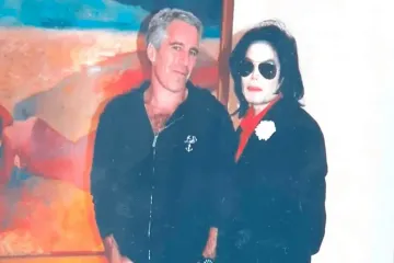 Fotos impactantes muestran 'pie de niño' con Jeffrey Epstein semidesnudo en su casa en Paedo Island en archivos nuevos y explosivos