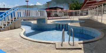 Fui encubierto a la cárcel 'cinco estrellas' de Venezuela, donde el cártel construyó una extensa ciudad prisión con zoológico y casino.