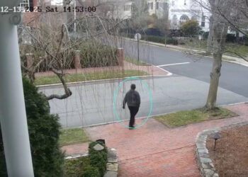 Funcionarios publican imágenes de video mejoradas del sospechoso del tiroteo masivo en la Universidad de Brown