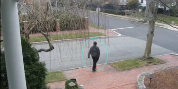 Funcionarios publican imágenes de video mejoradas del sospechoso del tiroteo masivo en la Universidad de Brown