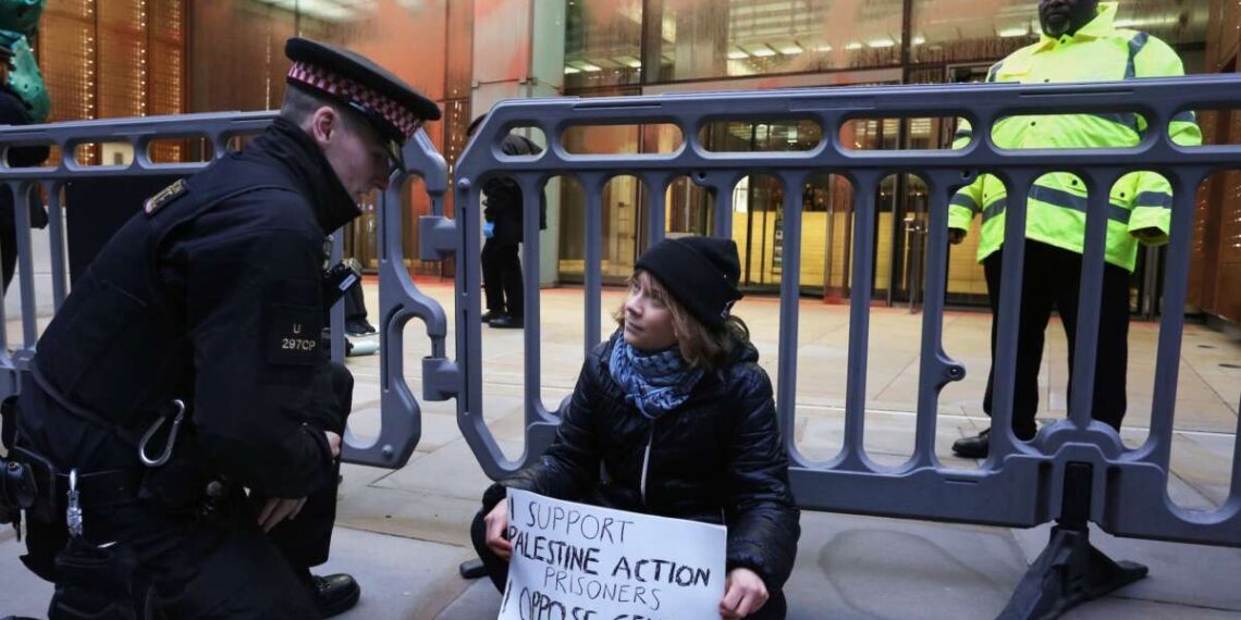 Greta Thunberg arrestada en una protesta en apoyo a los huelguistas de hambre de la Acción Palestina