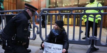 Greta Thunberg arrestada en una protesta en apoyo a los huelguistas de hambre de la Acción Palestina
