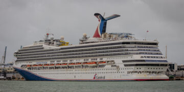 El crucero Carnival Sunrise atracó en PortMiami.