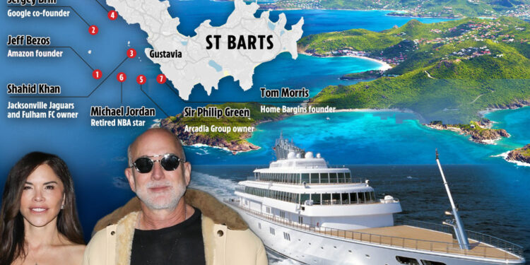 Jeff Bezos y Lauren Sanchez lideran la reunión de ricos y poderosos del mundo para la fiesta de fin de año del superyate frente a la paradisíaca isla de St Barts