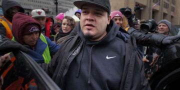 Juez prohíbe al gobierno de Trump volver a detener a Abrego García tras su liberación