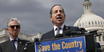 La Cámara de Representantes aprueba un proyecto de ley para deshacer la orden de Trump que pone fin a los derechos de negociación de los trabajadores federales