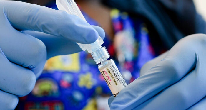 La FDA investiga muertes potencialmente relacionadas con las vacunas COVID-19 en todos los rangos de edad