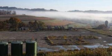 Una vista de las instalaciones de fracking de Lusk en Scenery Hill, Pensilvania, el 22 de octubre de 2020.