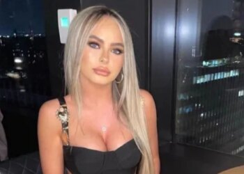 La estudiante de derecho británica Mia O'Brien, de 24 años, regresa a casa para pasar Navidad después de su sorprendente liberación de la cárcel de Dubai a pesar de los cargos por drogas.