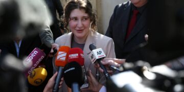 La mula británica de drogas Bella Culley admite que "tiene las manos ocupadas para tener 19 años" después de tener un bebé semanas después de salir del infierno de la cárcel