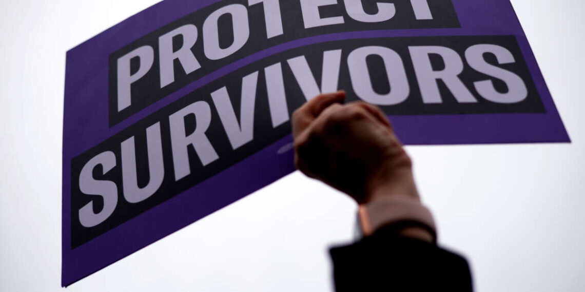 La nueva ley de Pensilvania busca ayudar a los sobrevivientes de abusos que se resisten, pero ¿es suficiente?