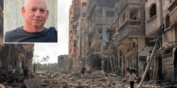 La rehén esclava sexual de Hamas dice que el atacante estaba "extasiado" mientras lloraba durante la terrible experiencia y temía estar embarazada después de la violación.