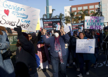 Las personas queer y trans fueron atacadas en 2025. Así es como contraatacamos.