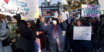 Las personas queer y trans fueron atacadas en 2025. Así es como contraatacamos.