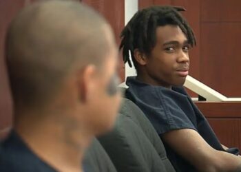 Los adolescentes que filmaron un asesinato enfermizo y se dieron a la fuga reciben una enorme pena de cárcel después de que uno se jactara de que solo recibiría una 'palmada en la muñeca'