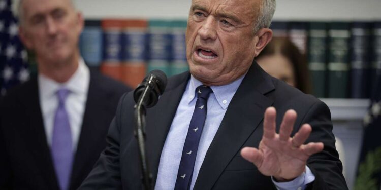 Los casos de gripe aumentan en EE. UU. mientras el HHS continúa impulsando políticas antivacunas