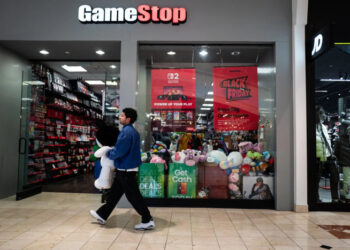 Los consumidores estadounidenses se vuelven más optimistas sobre las finanzas futuras, los temores a la recesión retroceden