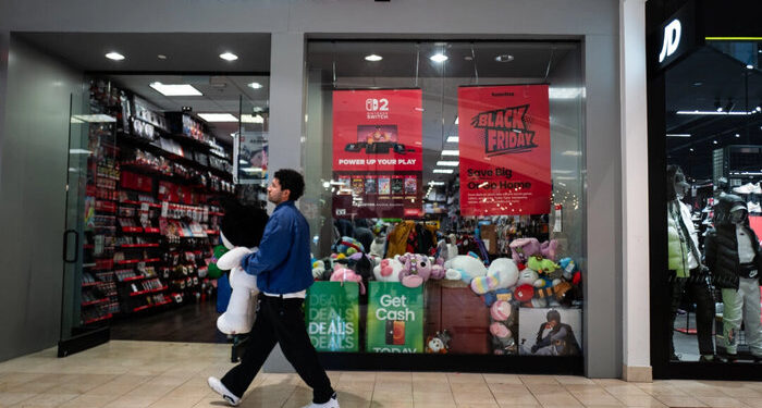 Los consumidores estadounidenses se vuelven más optimistas sobre las finanzas futuras, los temores a la recesión retroceden