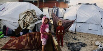 Los niños están muriendo por exposición al frío mientras el invierno llega a Gaza