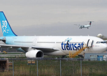 Los pilotos de Air Transat emiten un aviso de huelga, lo que provoca suspensiones de vuelos