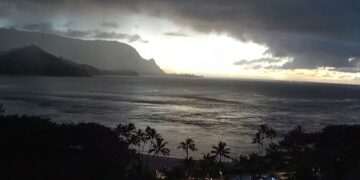 Los temores de un 'megaterremoto' se apoderan de Japón después de que al menos 33 personas resulten heridas en un terremoto de magnitud 7,5 que provocó una aterradora alerta de tsunami