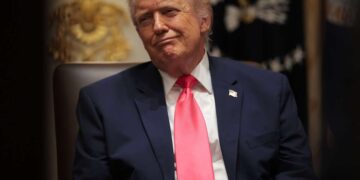 Más personas aprueban el mensaje de los demócratas a los militares que los ataques de sedición de Trump