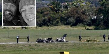 Momento de horror: un avión se incendia segundos antes del despegue mientras los pasajeros en pánico gritan después de ver las llamas por la ventana