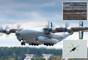 Momento de terror: un avión 'cae del cielo' y aplasta un automóvil que circulaba por una concurrida carretera, hiriendo al conductor en un extraño accidente