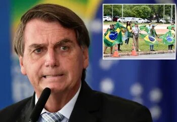 Momento de terror: un conductor presiona el pedal equivocado mientras estaciona y choca contra un transeúnte