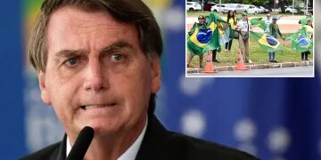 Momento de terror: un conductor presiona el pedal equivocado mientras estaciona y choca contra un transeúnte