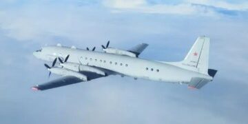 Momento impactante: un político enfurecido intenta repetidamente AGARRAR a una reportera en vivo en la televisión mientras dice "por favor, no me toques"