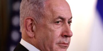 Netanyahu solicita perdón presidencial por caso de corrupción, citando petición de Trump