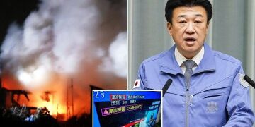 Niña británica de 7 años resulta herida en un horroroso accidente de tren cuando la locomotora desvía el vagón rompiendo ventanas y dejando decenas de heridos en Tailandia