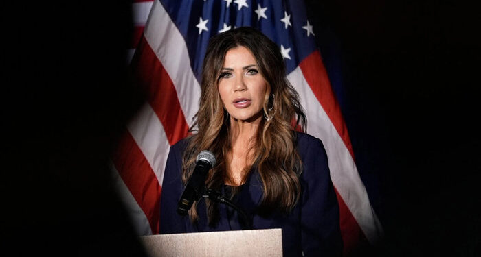 Noem dice que la prohibición de viajar a Estados Unidos se expandirá a más de 30 países