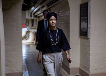 Omar critica al DHS por acusarla de mentir acerca de que ICE detuvo a su hijo