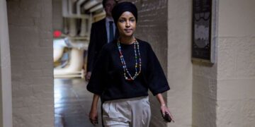 Omar critica al DHS por acusarla de mentir acerca de que ICE detuvo a su hijo