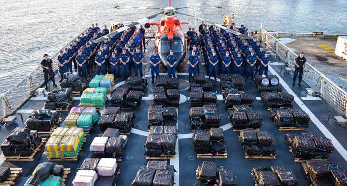 Operación de la Guardia Costera de EE.UU. incauta 150.000 libras de cocaína