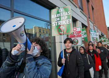 Por qué Walmart quiere que fracase la huelga de baristas de Starbucks
