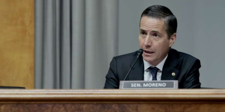 Republicano presenta proyecto de ley para eliminar la doble ciudadanía y forzar renuncias