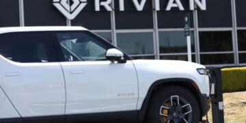 Rivian retira del mercado casi 35.000 furgonetas de reparto por problema de uso indebido del cinturón de seguridad