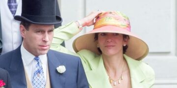 Surgen correos electrónicos explosivos de Ghislaine con el 'Hombre Invisible' planeando 'hacer turismo en dos piernas para un caballero inglés llamado Andrew'