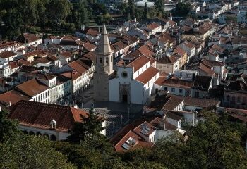 Trágico adolescente británico de 13 años recibe su nombre después de haber sido "asesinado a puñaladas por el violento ex asesino convicto de su madre" en Portugal