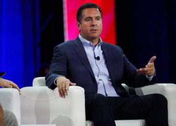 El director ejecutivo de Truth Social, Devin Nunes, habla durante una sesión general en la Conferencia de Acción Política Conservadora (CPAC) en Dallas, Texas, el 5 de agosto de 2022. (Go Nakamura/Reuters)