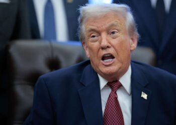 Trump critica al demócrata Cuellar por no cambiar de partido tras el indulto