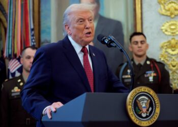 El presidente Trump entrega la Medalla de Defensa de la Frontera Mexicana en la Casa Blanca