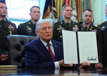 Trump designa al fentanilo como “arma de destrucción masiva”, en una escalada de violencia