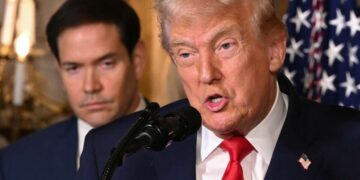 Trump dice que Estados Unidos atacó una “gran instalación” en Venezuela mientras surgen informes sobre un ataque de la CIA