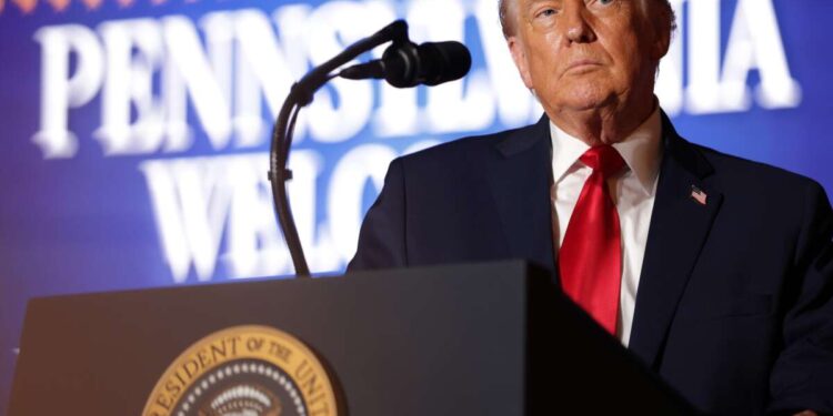 Trump dice que los “días están contados” de Maduro mientras el gobierno prepara planes para el “día después”